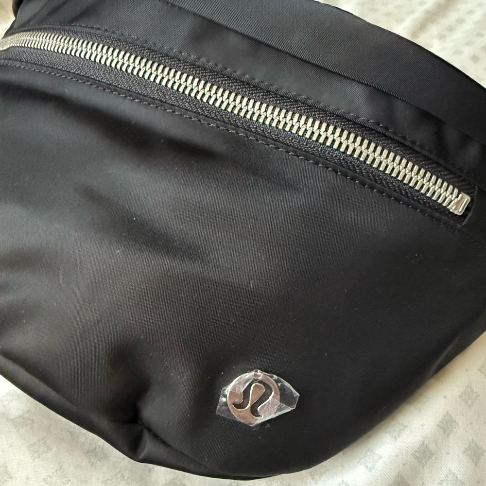 NWT Lululemon City Adventurer Belt Bag 2.5L - Picture 7 of 9
